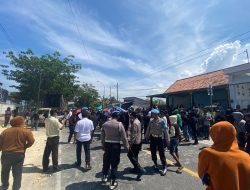 Audiensi AMPAS dengan PT Garam Digelar Usai Mediasi Polisi, Massa Sempat Tertahan di Gerbang Kantor