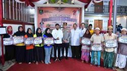Bupati Sumenep Achmad Fauzi Didampingi Kadinsos Salurkan Langsung BLT DBHCHT 2026 ke Petani dan Buruh Pabrik