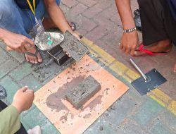 Dari Balik Jeruji Menuju Kemandirian, WBP Lapas Sidoarjo Dibekali Pelatihan Pembuatan Paving Blok dan Manajemen Usaha