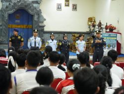 Imigrasi Singaraja Bersama Taruna Poltekimipas Edukasi Ratusan Pelajarmelalui Program Si Raja Cerdas