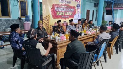 Kapolsek Jabon Silaturahmi dengan Tokoh Agama dan Masyarakat di Ruwat Desa Keboguyang