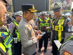Cegah Pelanggaran, Wakapolresta Sidoarjo Periksa Handphone Anggota