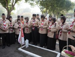 Wabup Mimik Pimpin Ziarah Makam Pahlawan, Teguhkan Semangat Pengabdian di Hari Pramuka ke-65