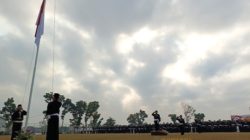 SH Terate Bojonegoro Gelar Upacara HUT ke-81 RI, Bentangkan Merah Putih 45 Meter