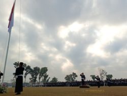 SH Terate Bojonegoro Gelar Upacara HUT ke-81 RI, Bentangkan Merah Putih 45 Meter