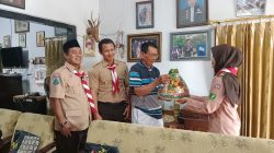 Peringati Hari Pramuka dan Kemerdekaan RI ke-81, SMKN 2 Blitar Kunjungi Rumah Veteran Bangsa