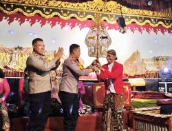 Gebyar HUT RI ke-81, Polsek Wuluhan Gelar Pagelaran Wayang Kulit untuk Lestarikan Budaya Nusantara