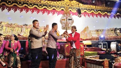 Gebyar HUT RI ke-81, Polsek Wuluhan Gelar Pagelaran Wayang Kulit untuk Lestarikan Budaya Nusantara