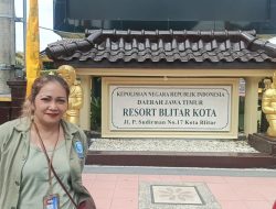 Pengacara Pirang Geram di Polres Blitar Kota, Kasus Sri Patokah Mandek 5 Tahun
