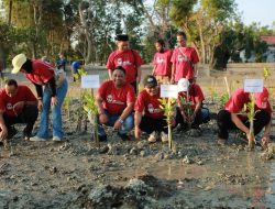 JMSI Sumenep Tanam 1.500 Mangrove dan Bersih Bersih Pesisir Pantai Matahari