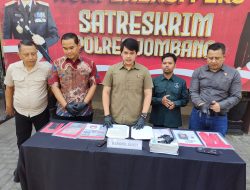 Satreskrim Polres Jombang Ringkus Pelaku Love Scamming di Lampung