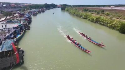 PWI Sampang Apresiasi Lomba Dayung Kampoeng Keddep di Sungai Juklanteng