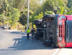 Truk Fuso Terguling di Jalan Jatisrono-Wonogiri, Diduga Tak Kuat Menanjak