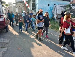 HUT ke-81 RI, Warga Lespadangan Gedeg Tumpah Ruah Ikuti Jalan Santai, Persatuan Jadi Pesan Utama