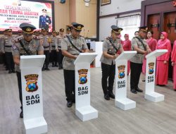 Kapolres Jombang Pimpin Upacara Sertijab Dua Kapolsek dan Kasihumas