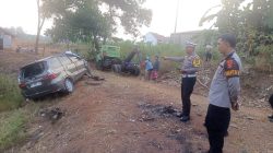 Laka Tunggal di Kotabumi Avanza Ringsek, Satresnarkoba Temukan Timbangan Digital