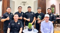 Senopati Mataram Kraton Surakarta Hadiningrat Surabaya Kunjungi Kediaman Joko Widodo