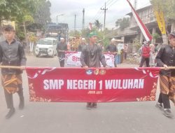 Ratusan Siswa dan Siswi SMPN 1 Wuluhan Ikuti Karnaval Desa Ampel Meriahkan HUT RI ke-81