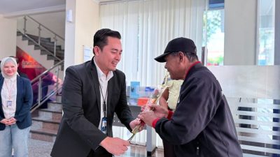 Rayakan Hari Pelanggan Nasional, Branch Office Head BRI Blitar Yudika Hanafi Menyapa Nasabah