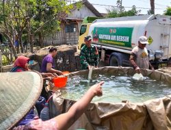 Peduli Kemarau Panjang, Kodim Bojonegoro Salurkan 130 Ribu Liter Air Bersih Setiap Hari