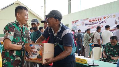 Sambut HUT ke-81 TNI, Kodim Bojonegoro Gelar Baksos Kesehatan dan Bagi Sembako untuk Warga