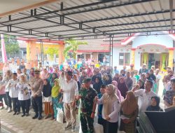 Ringankan Beban Ekonomi Warga, Pemdes Sragi Salurkan Bantuan Pangan untuk 226 KK