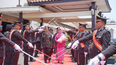 Polres Lampura Gelar Tradisi Pelepasan Personel Purnabakti Tahun 2026