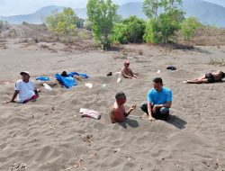 Terapi Rendam Pasir di Pantai Puger, Dipercaya Warga Setempat Mampu Sembuhkan Penyakit