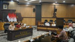 Para PKL Benpas Sampaikan Aspirasi ke DPRD Kota Mojokerto Minta Lahan Pemkot Dijadikan Sentra Dagang
