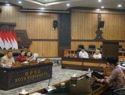 Para PKL Benpas Sampaikan Aspirasi ke DPRD Kota Mojokerto Minta Lahan Pemkot Dijadikan Sentra Dagang