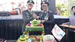 Soliditas TNI-Polri Makin Kuat, Kapolresta Sidoarjo Beri Kejutan Tumpeng di HUT ke-81 TNI