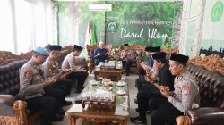 Awali Tugas di Jombang, Kapolres Yanto Mulyanto Sowan Kiai Darul Ulum Peterongan