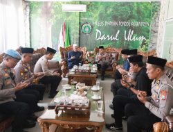 Awali Tugas di Jombang, Kapolres Yanto Mulyanto Sowan Kiai Darul Ulum Peterongan