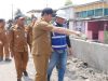 Sidak Betonisasi Jalan Gedangan – Betro, Bupati Subandi Minta Proyek Dipercepat dan Normalisasi Sungai Terpadu