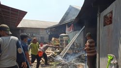 Toko Bangunan 999 di Sukosewu Gandusari Terbakar, Kerugian Capai Ratusan Juta Rupiah