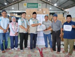 PLN UP3 Sidoarjo Bersama YBM Salurkan Paket Sembako, Perkuat Semangat Gotong Royong dan Kepedulian Sosial