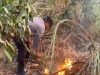 Polsek Buduran Gerak Cepat Tangani Kebakaran Lahan di Desa Prasung
