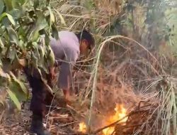Polsek Buduran Gerak Cepat Tangani Kebakaran Lahan di Desa Prasung