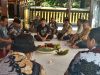 Uri-Uri Budaya, Pemdes Sidokepung Lestarikan Tradisi Tumpengan Malam Jumat Legi di Makam Mbah Sapu Jagad