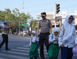 Kapolresta Sidoarjo Turun Langsung Pagi Melayani di Jalan Raya