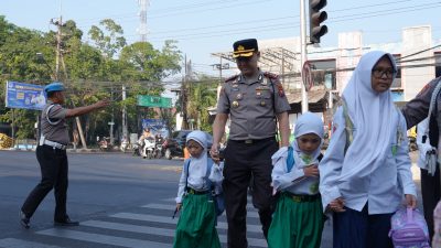 Kapolresta Sidoarjo Turun Langsung Pagi Melayani di Jalan Raya