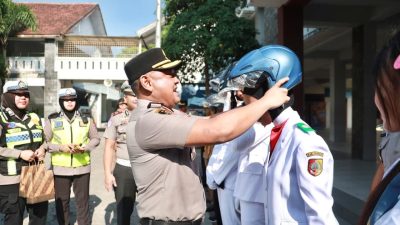 Melalui Program Quick Wins Polri, Kapolres Jember AKBP Alaiddin Kunjungi SMA Negeri 1 Jember