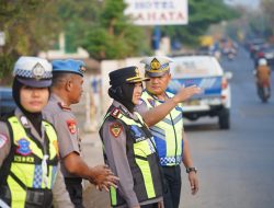 Wujud Pelayanan Humanis, Kapolres Lampura AKBP Raswidiati Pantau Langsung Arus Lalu Lintas
