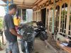 Naas! Pengendara Sepeda Motor di Ngawi Tertimpa Pohon Akibat Dibakar