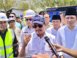 Menteri Kelautan dan Perikanan Meninjau Progres Pembangunan Kampung Nelayan Merah Putih dan Tambak di Jember