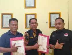 Kepala TUK SWI Serahkan Sertifikat Kompetensi Wartawan