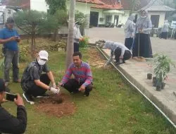 Penanaman Simbolis Madura Go Green, Terealisasi di RSI Garam Kalianget