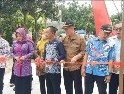 Bupati Ikfina Resmikan Pembangunan Jalan Rabat Beton di Dusun Betro Barat Desa Betro Kemlagi