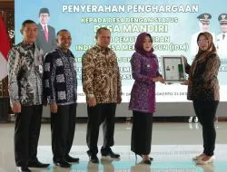 Desa Bangun, Desa Ngrame dan Desa Gunungsari Mendapatkan Penghargaan Desa Mandiri dari Kemendes RI