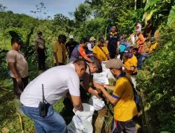Polisi di Jember Bantu Petani Perbaiki Talang Air Atasi Masalah Irigasi
